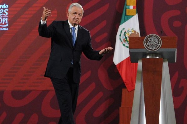 AMLO pide revisar corrupción en equipos de futbol