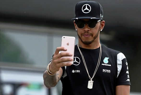 Lewis Hamilton se suma como propietario de los Denver Broncos de la NFL