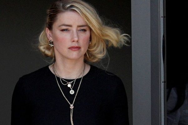 Amber Heard venderá su casa de California para pagarle Johnny Depp