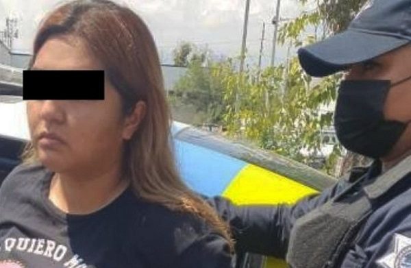 Caen madre e hija tras golpear a policía y atropellar a otro al tratar de escapar, en NL