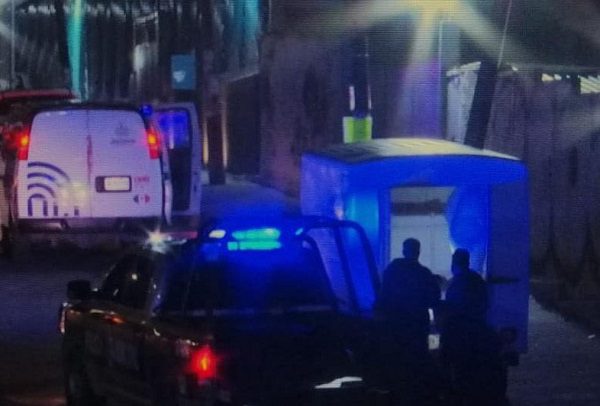 Hallan cuatro cuerpos al interior de camioneta robada en Tlaquepaque