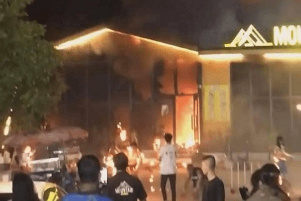 13 muertos y 37 heridos tras incendio en discoteca de Tailandia #VIDEO