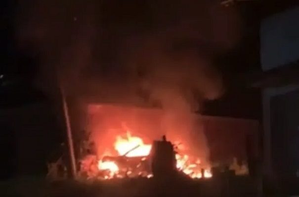 Noche de enfrentamientos y quema de autos en Uruapan #VIDEOS