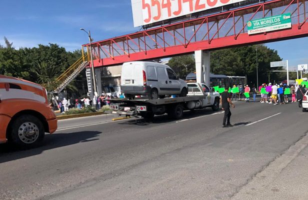 Vecinos de Ecatepec bloquean la Vía Morelos exigiendo que no se construyan gaseras