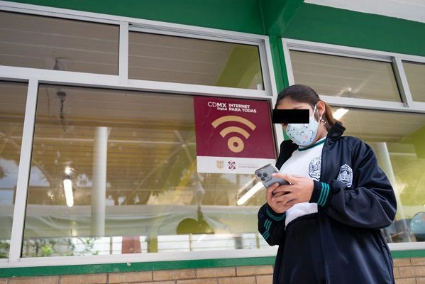 Gobierno CDMX prevé concluir en octubre instalación de WiFi gratuito en escuelas