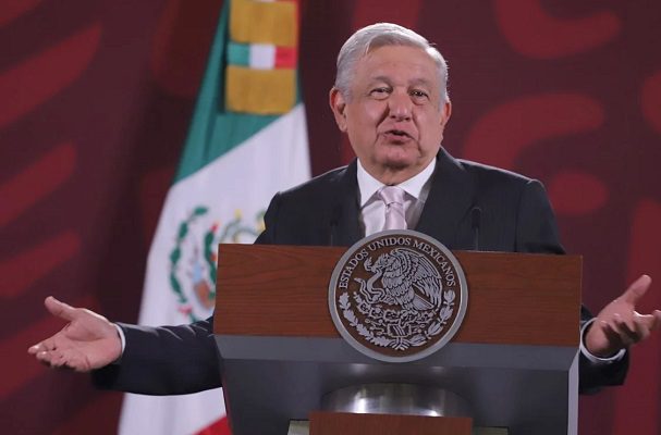AMLO festeja revocación de amparos contra Tramo 5 del Tren Maya