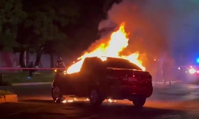 Consulado de EU emite alerta de seguridad tras balaceras y quema de vehículos en Guadalajara