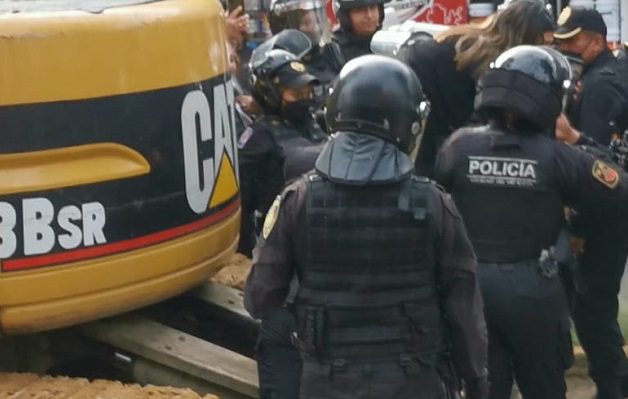 Manifestantes en Tlalpan acusan a policías capitalinos de golpearlos