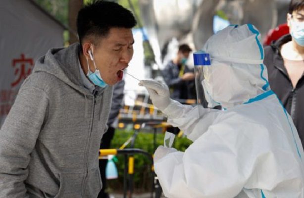 China impone confinamientos en varias ciudades por rebrote de Covid-19