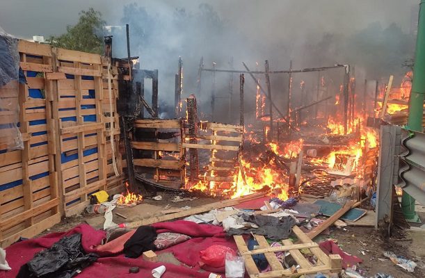 Incendio consume madera en una casa en Santa Fe #VIDEO