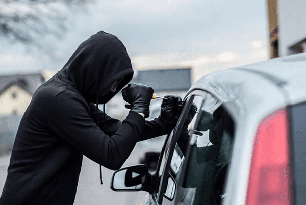 Hombre acude a comprar auto y supuesto vendedor lo asalta, en CDMX