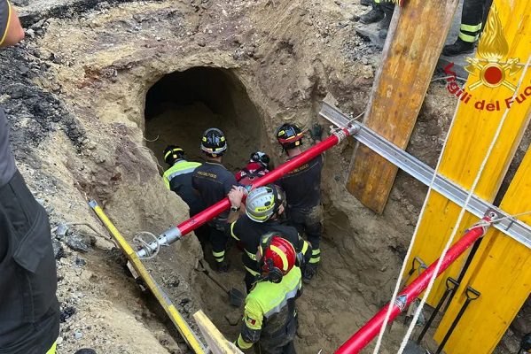 Rescatan a hombre de un túnel presuntamente excavado para robar banco