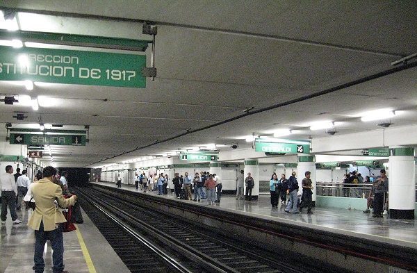 Detienen a hombre por subirse a techo de tren en Línea 8 del Metro CDMX