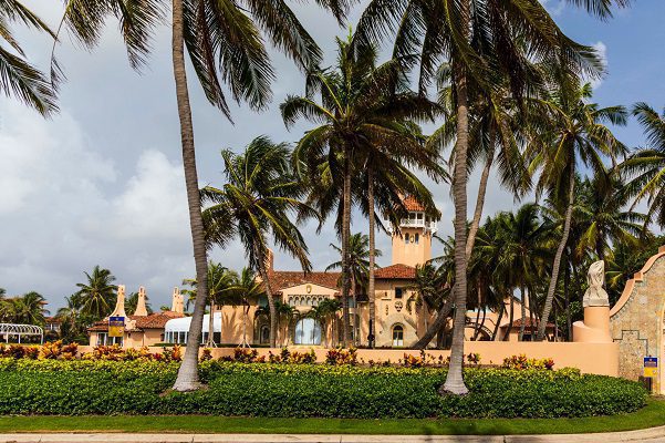 Documentos de “alto secreto” fueron encontrados en mansión de Trump: WSJ