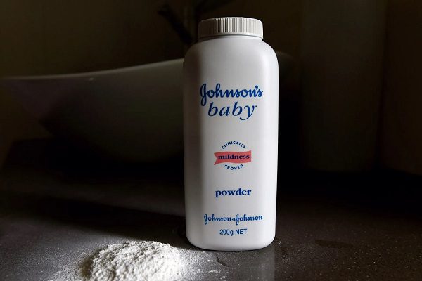Johnson & Johnson suspenderá la venta de su famoso talco en todo el mundo