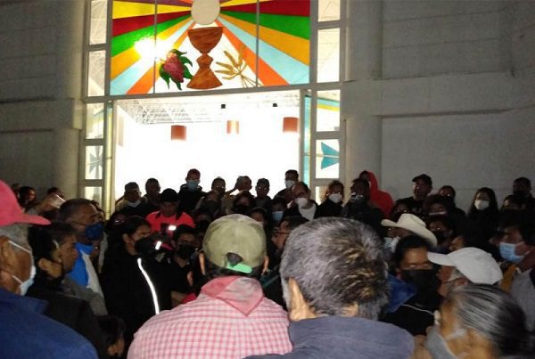 Expulsan a sacerdote de pueblo en Hidalgo por actitudes homofóbicas