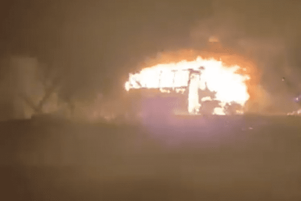 Incendian camión de pasajeros en Mexicali, Baja California #VIDEO