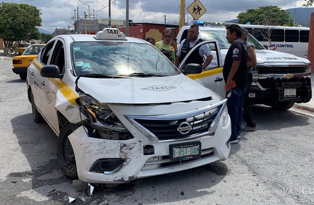 Taxistas en Saltillo entregan a conductor que atropelló a mujer y se dio a la fuga