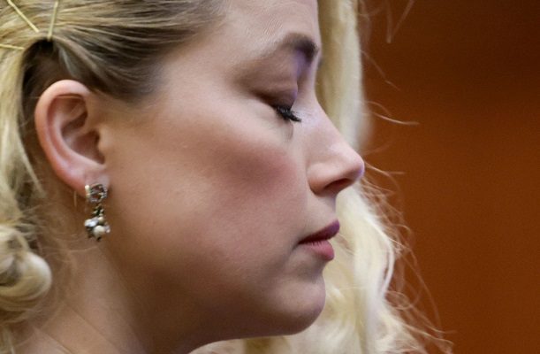 Le habría sido ofrecido a Amber Heard un papel en película para adultos para pagar sus deudas