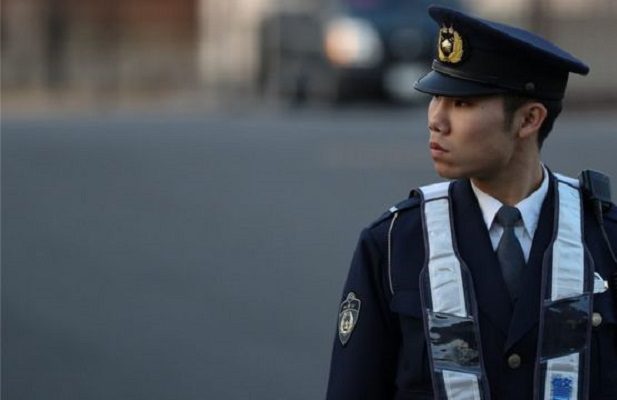 Policía japonés pierde documentos con datos de 400 personas durante borrachera