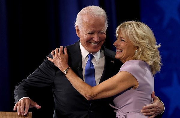 La primera dama de EE.UU., Jill Biden, da positivo a COVID-19