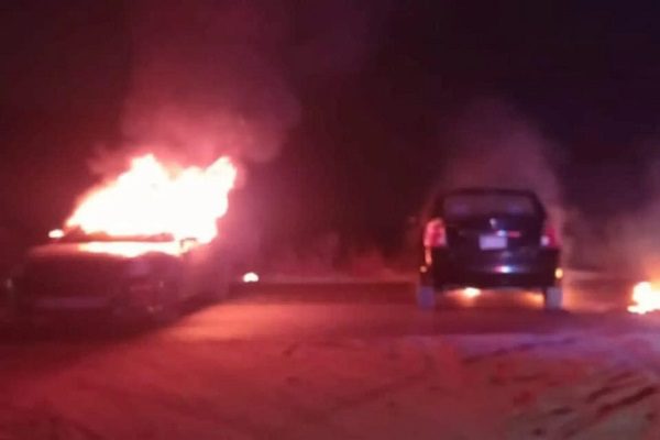 Queman cuatro vehículos más en Ensenada, Baja California