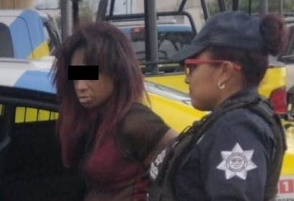 Cae mujer estadunidense por roba de cosméticos en Monterrey