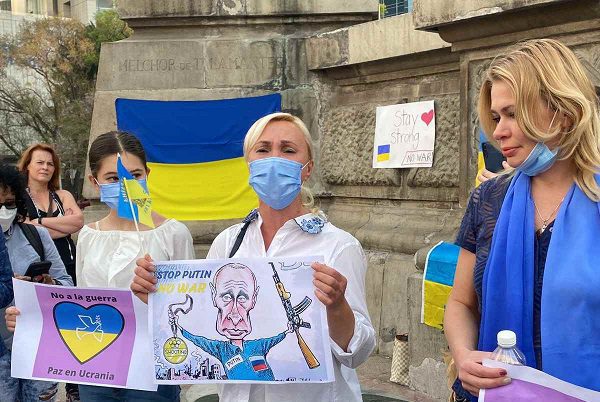 El presidente de Ucrania pide a países de América Latina difundir el ataque de Rusia