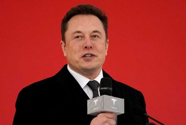 "Era broma", aclara Elon Musk sobre compra del Manchester United