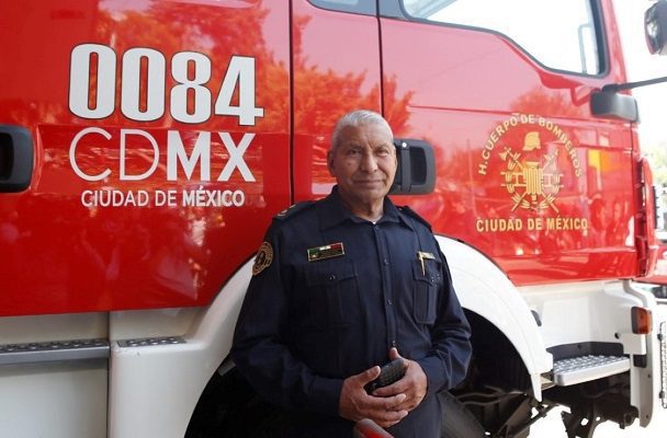 Serie de Netflix homenajea al Jefe Vulcano, ex titular de bomberos de la CDMX