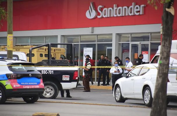 Se desata balacera en calles de Puebla por asalto a camioneta de valores #VIDEOS