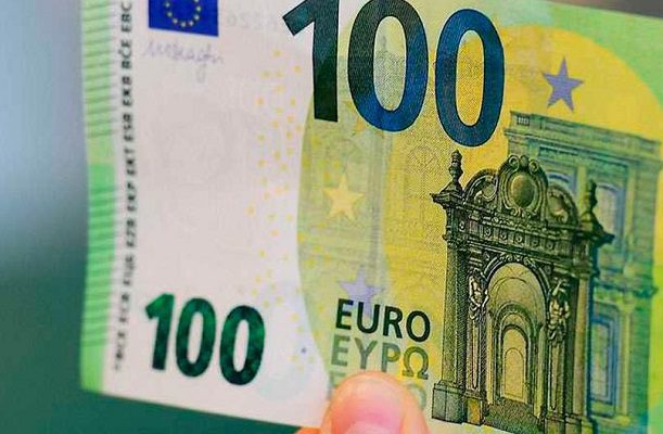 El euro cae en su nivel más bajo en 20 años frente al dólar