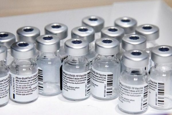 Pfizer solicita en EU autorización de vacuna anticovid adaptada a Ómicron