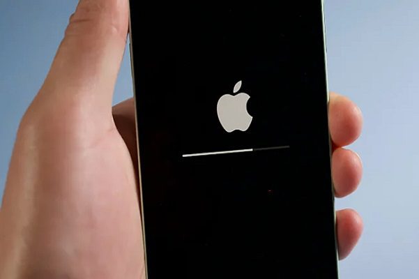 Apple alerta sobre falla que permite a 'hackers' tomar control de iPhones y Macs