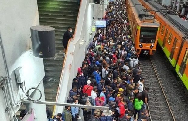 Usuarios reportan estaciones saturadas en Línea A del Metro CDMX