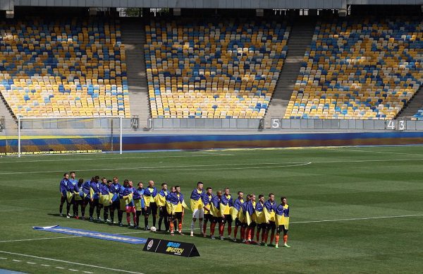 En medio de la invasión, vuelve el futbol a la Liga Premier de Ucrania