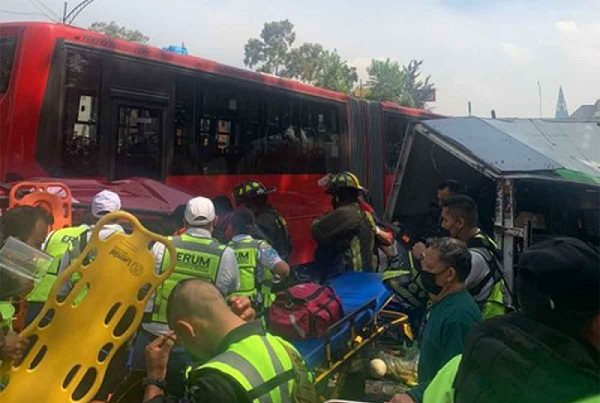 Choque múltiple en Insurgentes Norte deja varios heridos