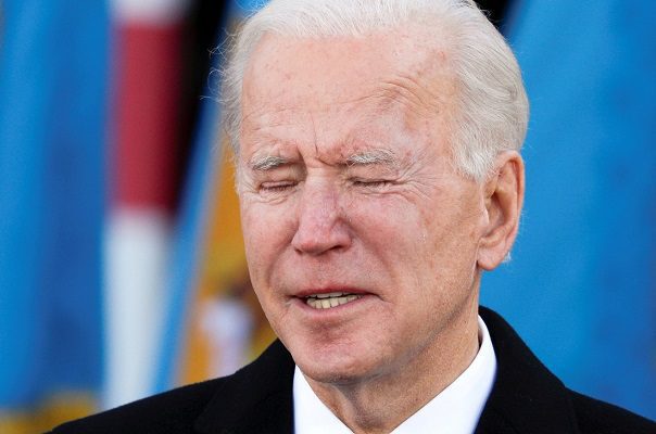 Biden anuncia que condonará parte de la deuda estudiantil a universitarios
