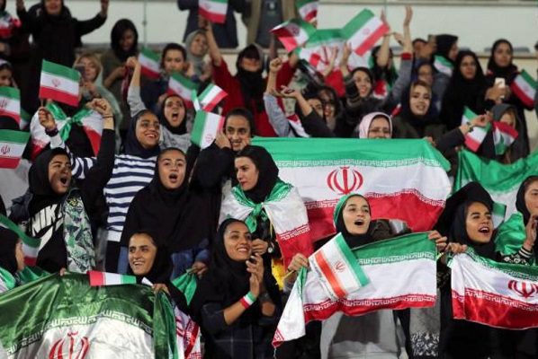 Las mujeres regresan a los estadios de futbol iraníes tras cuatro décadas