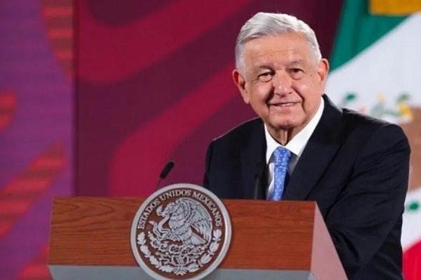 Gobierno presentará hoy plan de rescate a familiares de mineros, adelanta AMLO