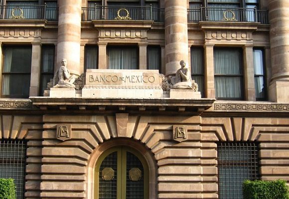 Banxico alerta que prevé continuar con los aumentos en las tasas de interés