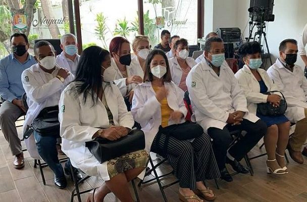 33 médicos cubanos especialistas llegarán hoy a Nayarit