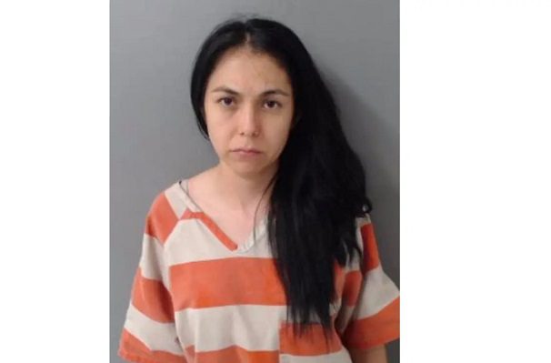 Cae en EU a la hija del alcalde de Tacámbaro por intentar salir del país con 250 mil dólares y armas