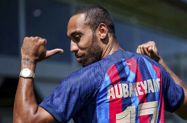 Roban a punta de pistola casa de Aubameyang a y agreden al jugador del Barça