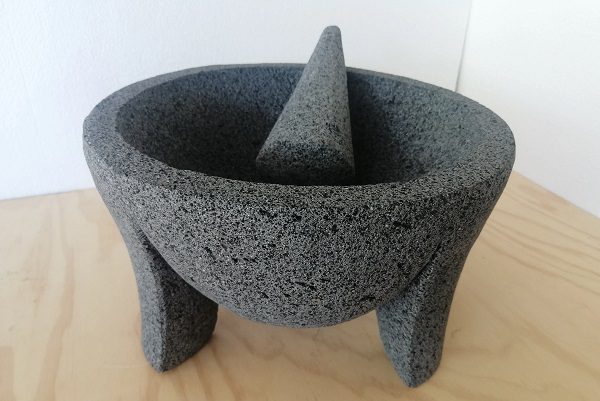 Hombre mata a su esposa de un golpe con un molcajete, en Guanajuato