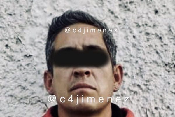 Ladrón se escapa de policías en Iztapalapa tras salir por ventana de patrulla