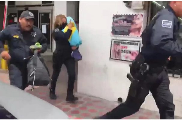 Rescatan a niña de 3 años y salvan a madre que quería suicidarse, en Saltillo