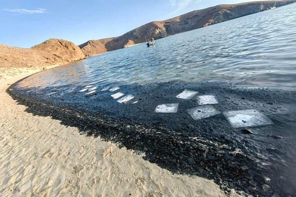Inicia extracción de yate que contaminó playa Balandra, en BCS