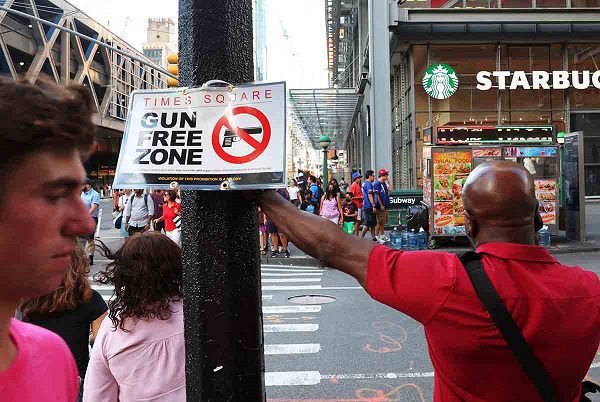 Nueva York prohíbe portar armas de fuego en el Times Square