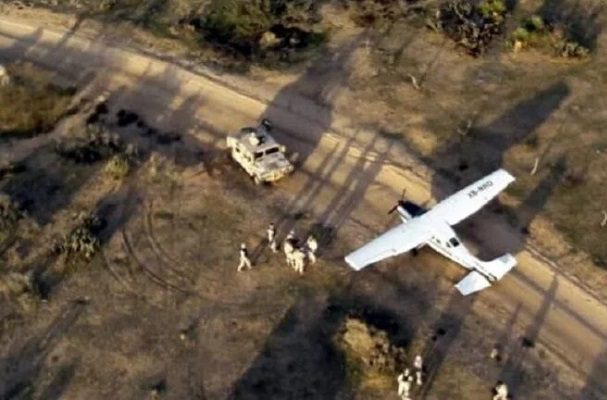 Comando armado roba avioneta asegurada por la FGR en San Quintín, BC